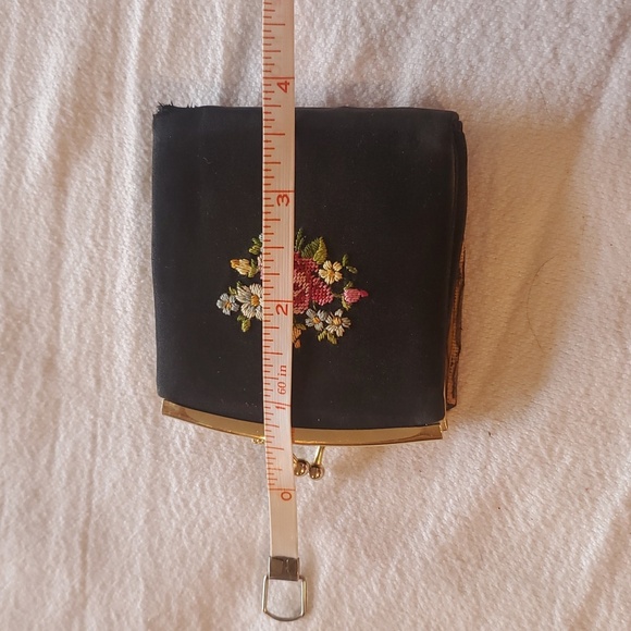Vintage Petit Point Floral Embroidered Black 3" x 4" Coin Purse - Picture 5 of 5